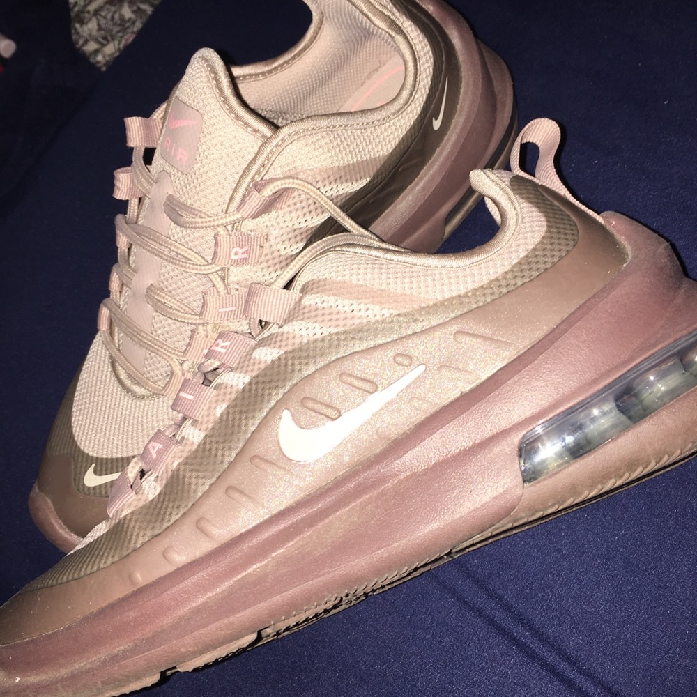 AIR MAX AXIS SNEAKER